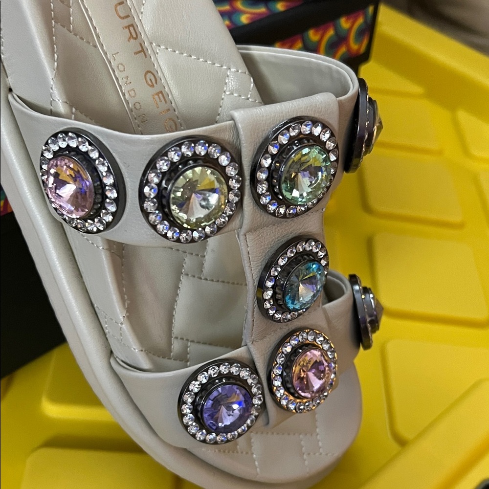 Kurt Geiger Orson Jeweled Sandal in Bone Combination Leather Sz 7 - Picture 3 of 16